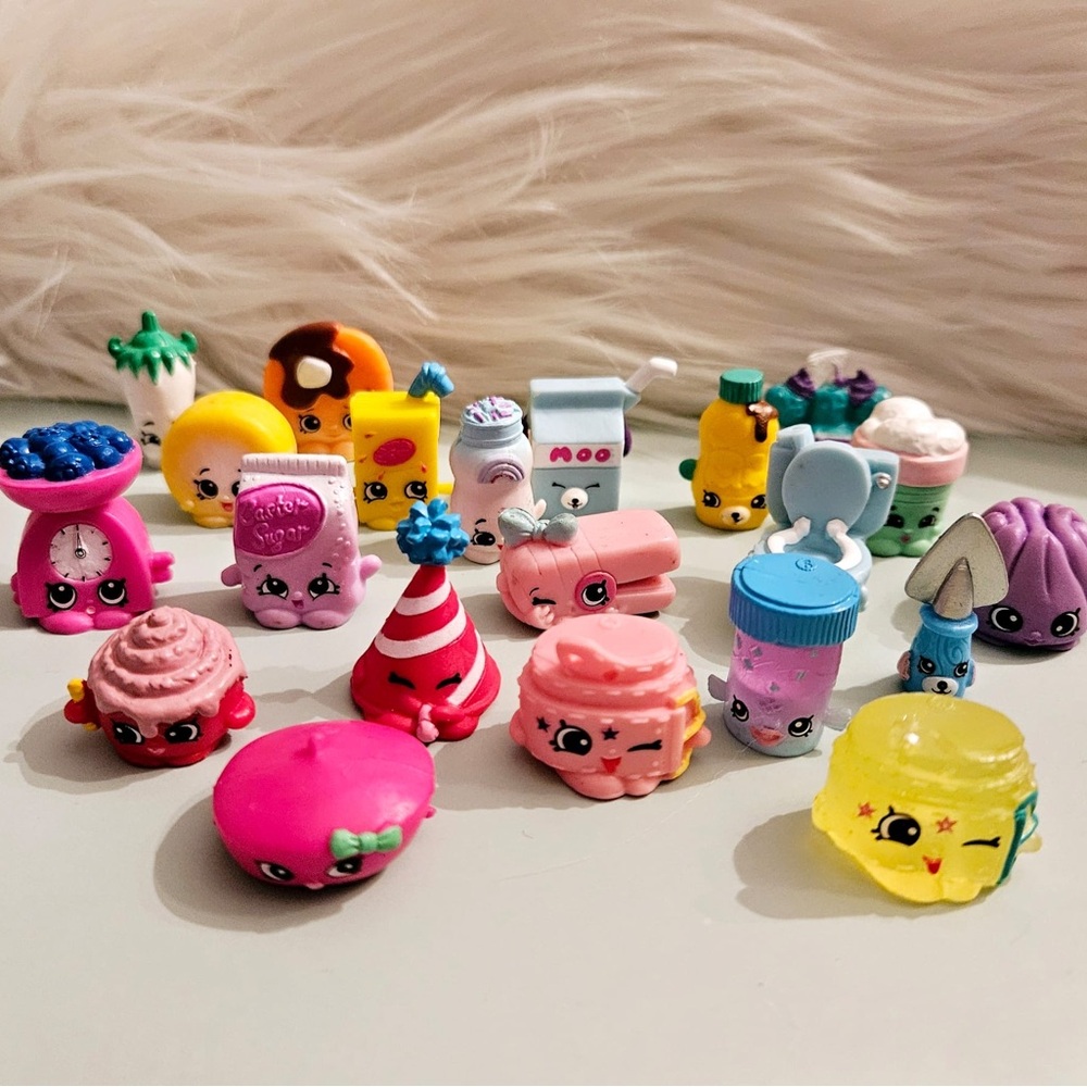 Shopkins Lot - Picture 6 of 7